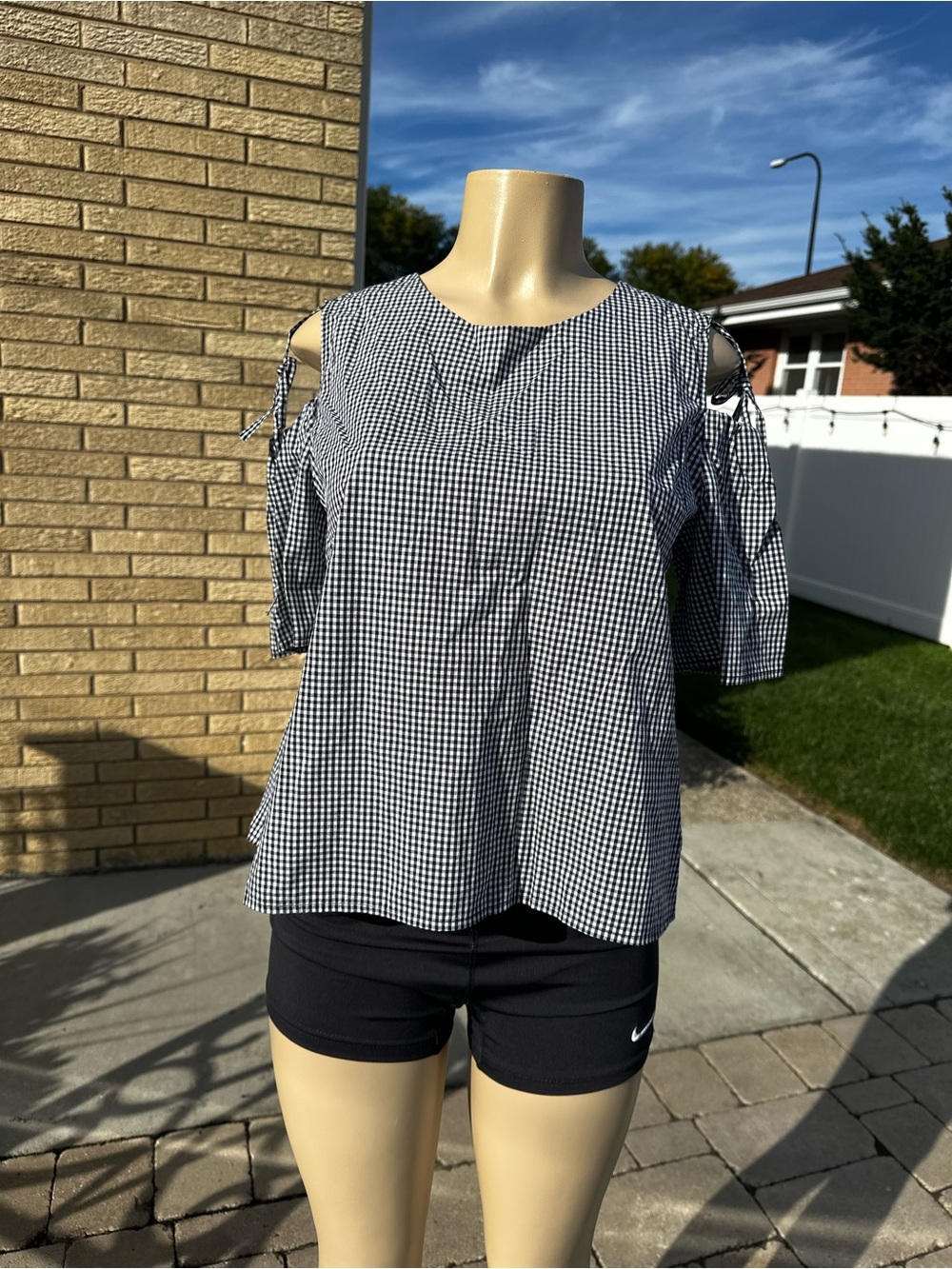 LNV Gingham Cold-Shoulder Top in Black and White size L